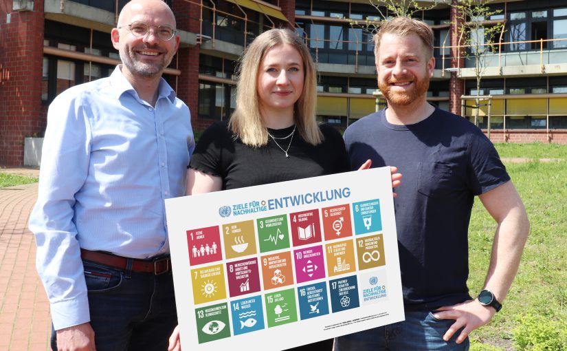 WIGOS-Geschäftsführer Peter Vahrenkamp (v. li.), Imke Brockmann und André Schulenberg, verantwortlich für die SDG-Scouts bei der WIGOS, sind gespannt auf die Ideen der SDG-Scouts. (Foto: Eckhard Wiebrock)