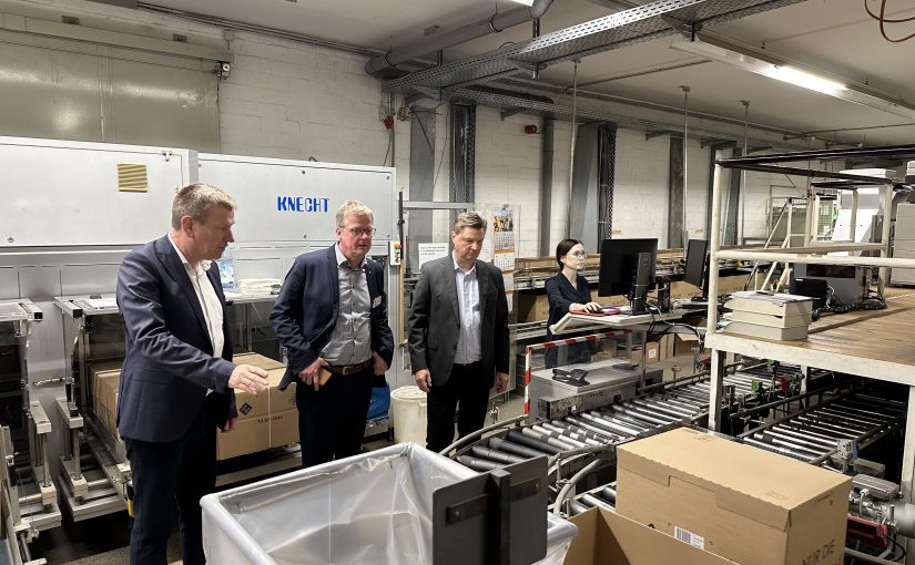 Bürgermeister Dr. Peter Lüttmann und EWG Rheine besuchen die Firma Nur Die in Rheine