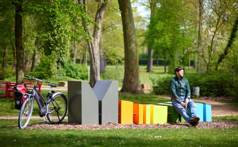 An mittlerweile 17 Orten in der Region trägt die Münsterland-Bank zur Bekanntheit der Marke bei. (Foto: Münsterland e.V./Philipp Fölting)