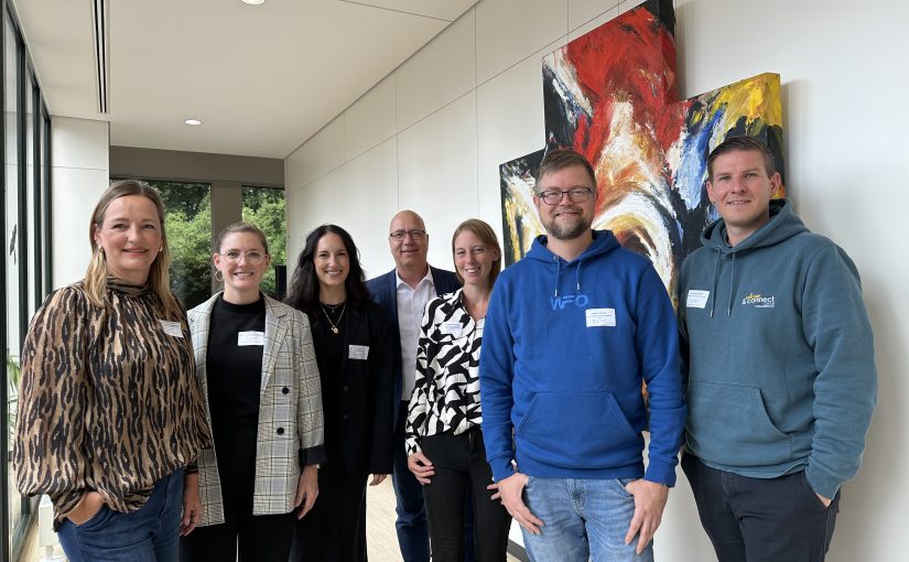 Zogen eine positive Bilanz nach dem ersten Fachkräftetag im Kreishaus (v. li.): Sandra Schürmann (WIGOS), Katja Kißler (WIGOS), Pia Barth (T-Hub), Jens Müller (Bundesagentur für Arbeit), Annika Hörnschemeyer (Handwerkskammer), Andreas Meiners (WFO) und Yannick Bartholomäus (welcome & connect CENTER Osnabrück) (Foto: Sandra Joachim-Meyer)