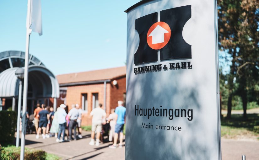 Begrüßung der Mitarbeitenden und Familien durch die Geschäftsführung (Foto: Hanning & Kahl)