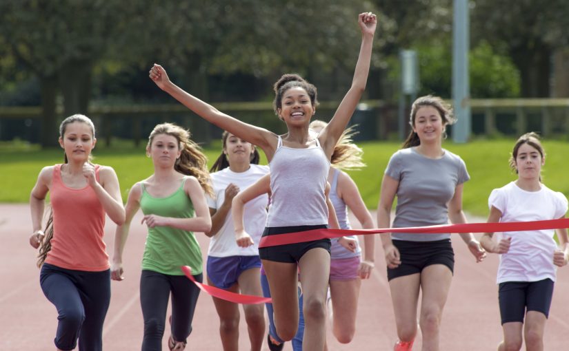 Das gemeinsame Training und das Anfeuern wecken bei den Kindern und Jugendlichen Spaß und ein unvergessliches Teamgefühl. Gemeinsam Laufen ist gesund, steigert die körperliche Fitness und fördert das Gemeinschaftsgefühl (Foto: AOK/hfr.)