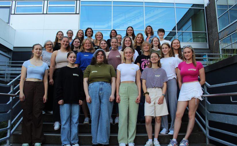 23 Abiturientinnen haben sich in diesem Jahr für das Niedersachsen- Technikum in Osnabrück entschieden. In ganz Niedersachsen nehmen insgesamt 64 junge Frauen an dem Programm teil (Foto: Hochschule Osnabrück).