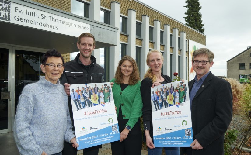 Freuen sich auf die gemeinsam organisierte Messe in Bohmte: Karin Helm (Gemein-de Bohmte), Florian Roeder (Elektro Heermeyer), Esther Zülsdorf (Migrationszentrum MaßArbeit), Manuela Lehmann (ArbeitgeberService MaßArbeit) und Hartmut Wein-brenner (Pastor, Ev.-lutherische Kirchengemeinde St. Thomas). (Foto: MaßArbeit / Uwe Lewandowski)