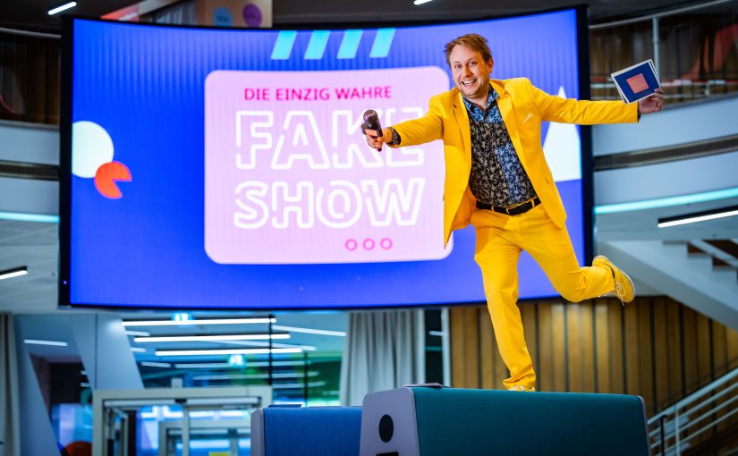 "Die einzig wahre Fake-Show" feiert am 7. Dezember Premiere in der Wissenswerkstadt. (Foto: Wissenswerkstadt/Sarah Jonek)