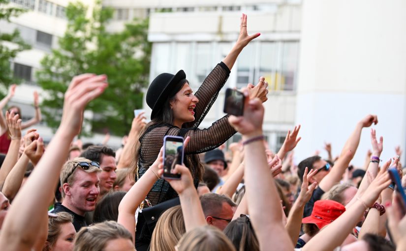 Das Campus Festival Bielefeld kann am 19. Juni 2025 auf dem Gelände am Hauptgebäude der Universität Bielefeld stattfinden. (Foto: Christian Weische)