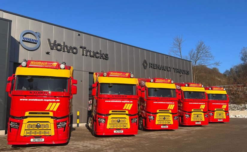 Die Waldbach Gruppe hat jetzt fünf weitere Renault Trucks mit besonders komfortablen Fahrerkabinen in Empfang genommen. (Foto: Waldbach Gruppe)